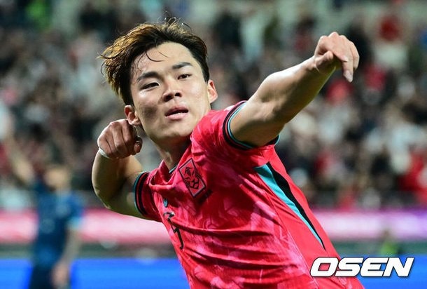‘<b>엄지성</b>·<b>오현규</b> 연속골’  한국, <b>파라과이</b> 2-0 완파!