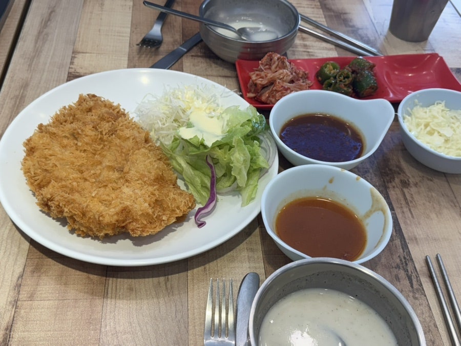 무한정수제돈까스 군자점 사진 6