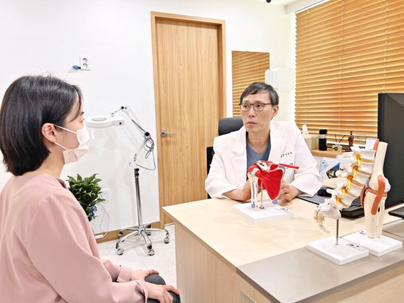 If you have back or neck pain, consider trying a nerve block injection. — 본문 그림