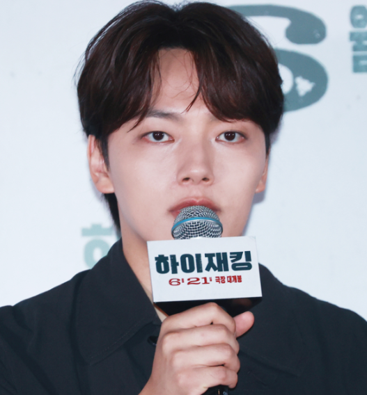  여진구, 손편지로 전한 입대 소식— “잠시 떠나지만… 더 단단해져서 돌아올게요”