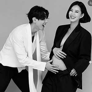 송재희♥지소연, 한 달 늦게 전한 쌍둥이 출산 소식