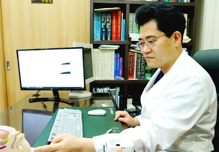  부천 원미구 전립선비대증, 소변 줄기가 약해진다면 놓치지 말아야 할 신호