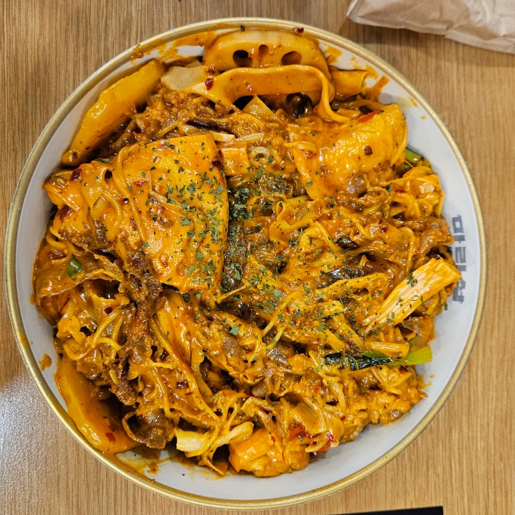  로제 마라샹궈가 맛있는 부산 동래마라탕 마라섬 동래점