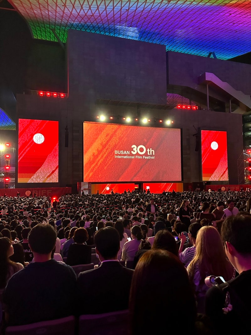 30th Busan International Film Festival Volunteer Log (2): + =