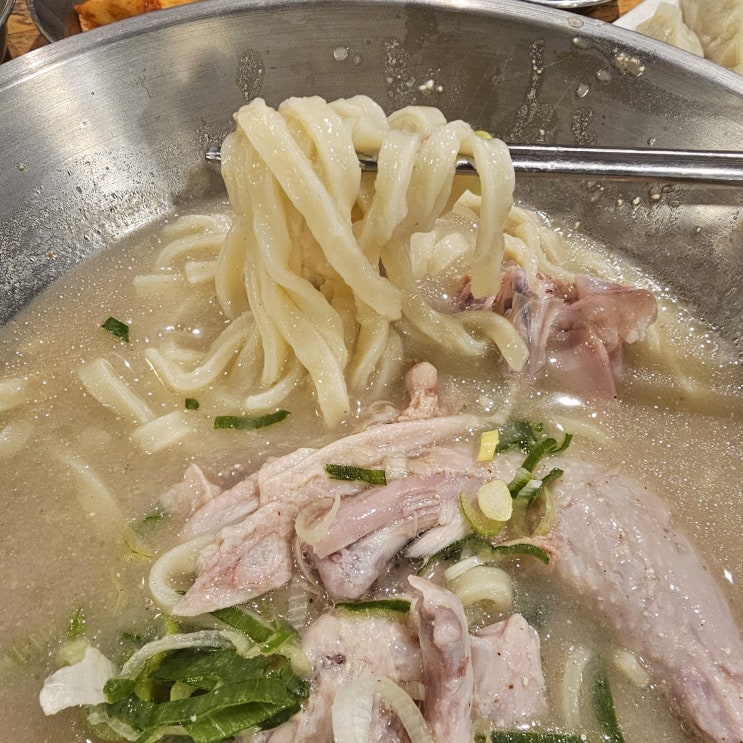  연산동 부산시청 닭칼국수 맛집 | 닭반마리 통째로, 푸짐하고 든든한 한 끼!