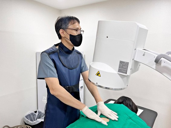 If you have back or neck pain, consider trying a nerve block injection. — 본문 그림