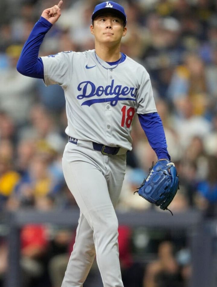 MLB <b>야마모토</b> 데뷔 첫 <b>완투승</b>, LA<b>다저스</b> 밀워키에 2연승