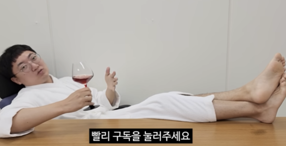  ‘90만 돌파’ 충주맨, 100만 구독 앞두고 은퇴 예고?! “구독만이 살길이다ㅋㅋ”