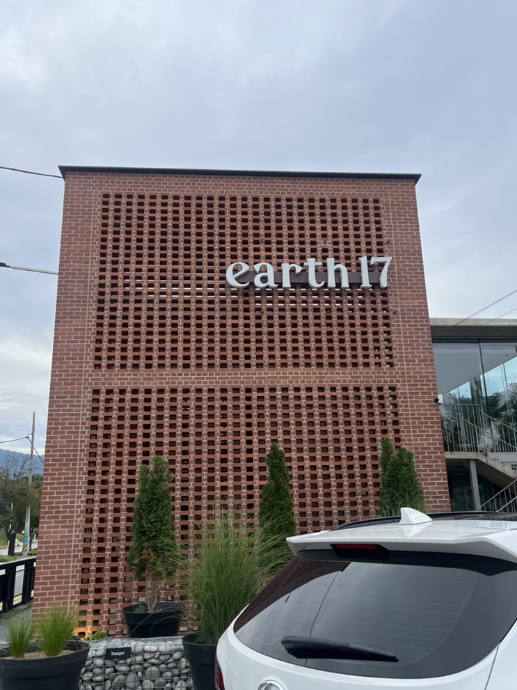   춘천 카페 추천 | 감성 가득한 힐링카페 Earth17 방문 후기