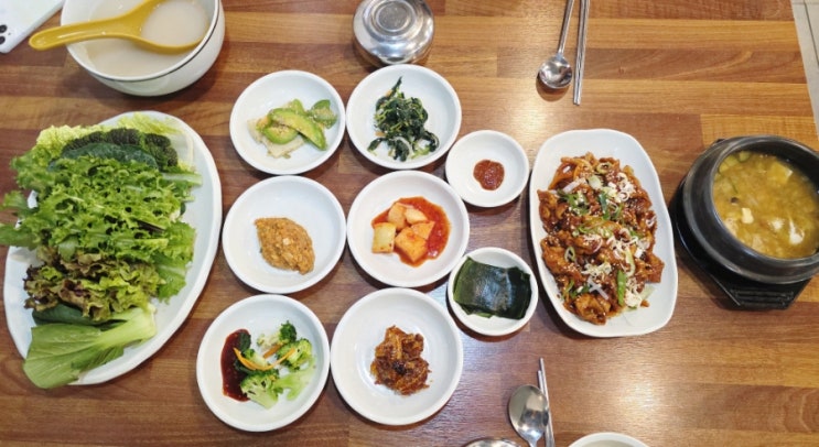  [안락동]신선한 쌈이 가득한 한상차림 건강밥상 온천천카페거리 맛집 '장수쌈밥'