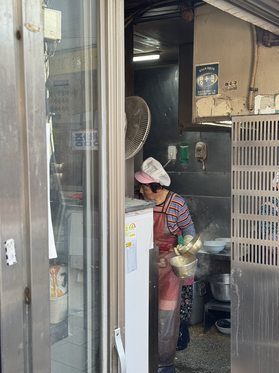 종로할머니칼국수 종로본점 사진 4