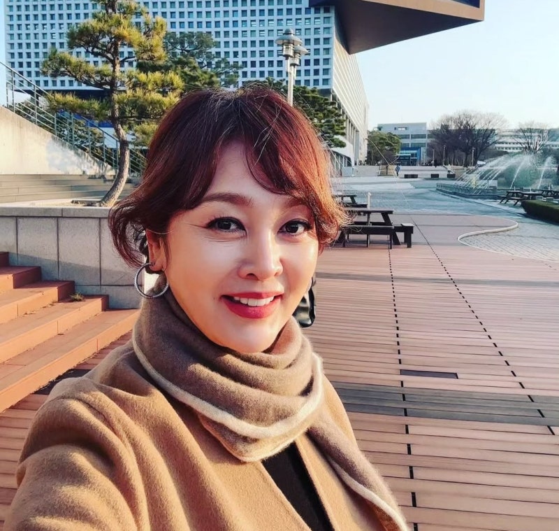미스코리아 출신 이승연, 승무원에서 배우까지…남편·딸·친엄마 사연까지 충격 반전 인생....