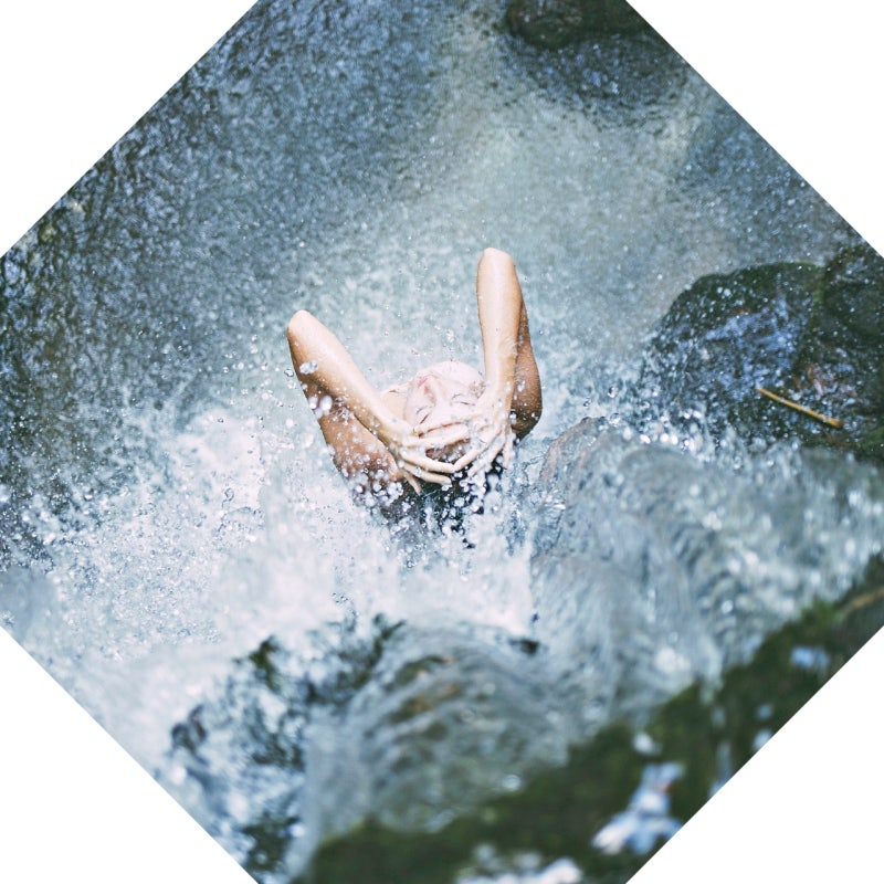 목욕하는꿈, 깨끗하게 씻을수록 좋은 길몽! 샤워하는꿈 해몽 총정리