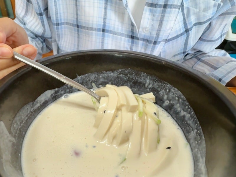 (가평)유명산 종점가든 - 가평 잣으로 만든 잣 칼국수와 잣 묵밥, 이런 맛 처음이에요.