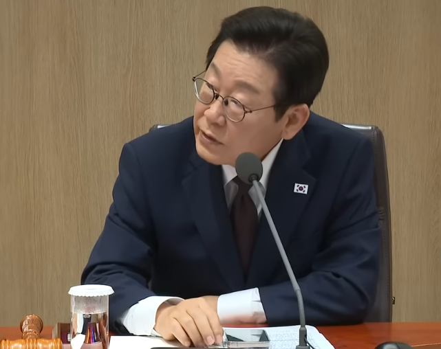 李대통령 “남성이 겪는 <b>차별</b> 작다고 덮으면 안돼”