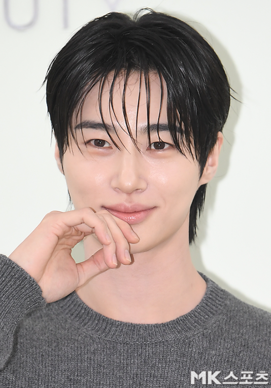  변우석, 젖은 머리+핑크빛 입술… “이게 바로 가을 남신 클래스”