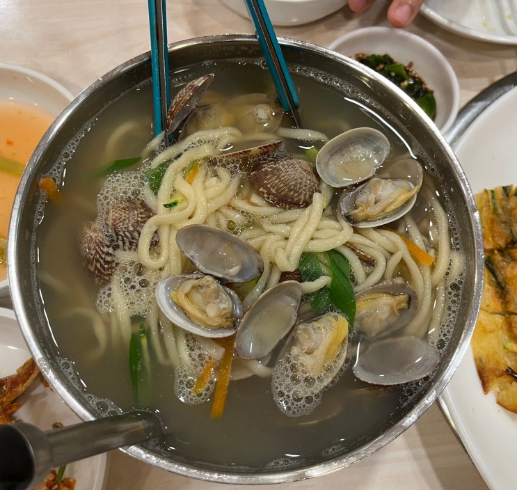  부개동 김가네칼국수,동네 오래된 칼국수집, 바지락칼국수,해물파전,버섯전골