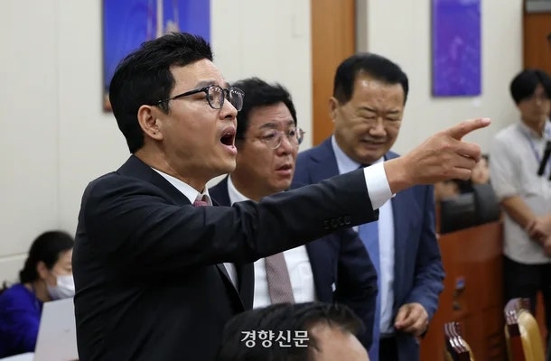 "에휴 찌질한 놈아!", "한심한 새끼!"… 국회 난투극, 국민의힘 박정훈 vs 민주당 김우영 '막말 ....