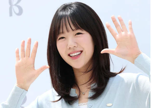 '활동중단' <b>지예은</b>, <b>갑상선 기능 저하</b>로 “치료에 집중”..... 