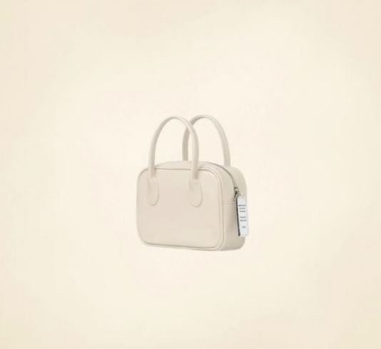 “가성비 최고! 수지 사복룩 스타일링 완성하는 NIEEH SQUARE BAG MINI”