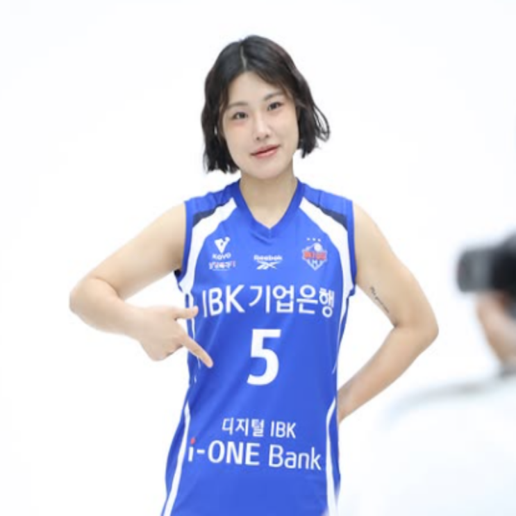 여자배구 25-26시즌 강력한 우승후보로 꼽힌 IBK기업은행!! 빅토리아 육서영 건재에 임명옥 보강 덕분!! 다만 김하경 세터의 토스웍과 킨켈라의 적응이 관건!!
