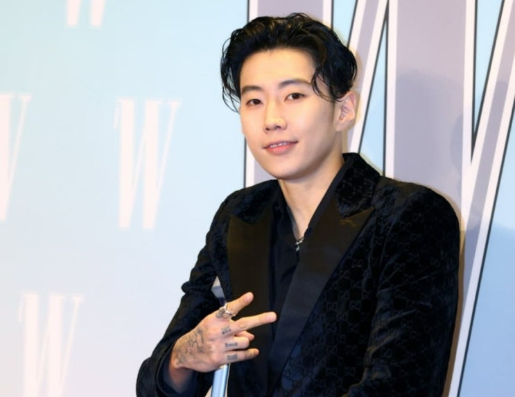 <b>박재범</b>, <b>유방암 캠페인</b> '몸매' 공연 <b>논란</b>에 공식 사과