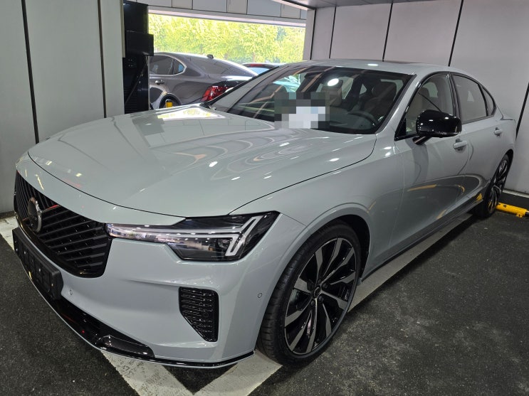  볼보 송파 전시장에서 2025 S90 인수 전 신차 검수 다녀왔습니다.