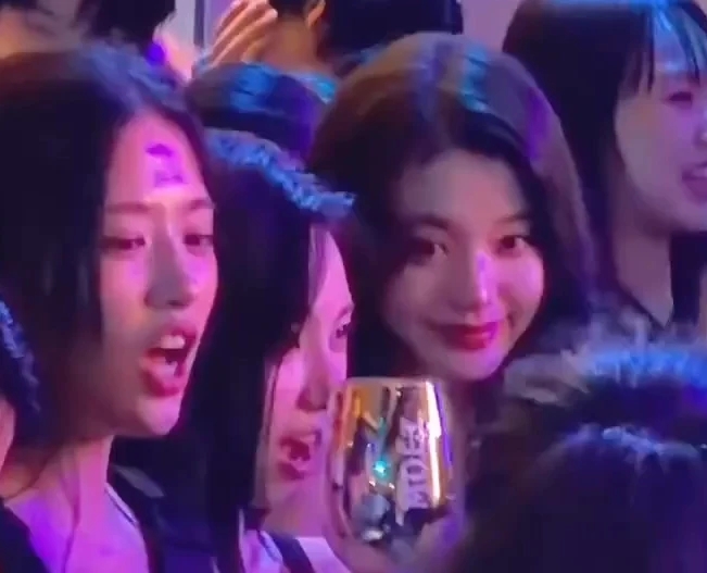 안유진 카리나 옆에 살찐 장원영 [W코리아 <b>자선행사</b>]
