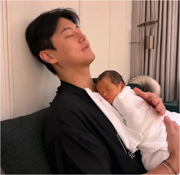  채코제 여행 유튜버 결혼 8개월 만에 아빠가 된 감동적인 이야기