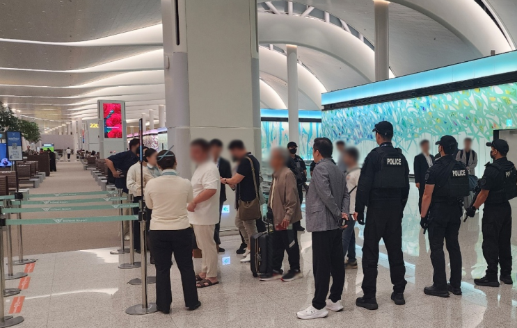 인천공항경찰단, <b>캄보디아</b> 피싱범죄 연루 의심자 <b>출국</b> 직전... 