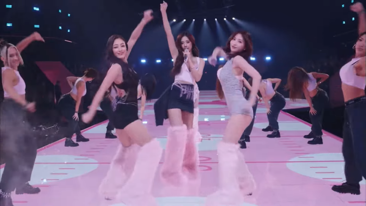 <b>트와이스</b> TWICE <b>빅토리아 시크릿</b> 축하무대 공연 영상