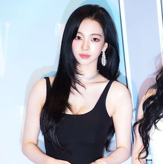  카리나 억 소리 나는 행사 패션과 때아닌 논란 이유는?