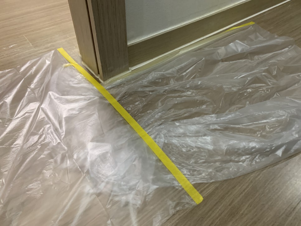 물먹은 나무 문틀 시트지 셀프 보수 시공 (송파)