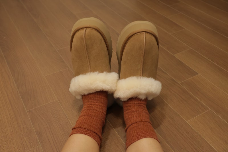 어그 UGG 양털 슬리퍼 디스케트 체스트넛 착샷 사이즈 정품확인