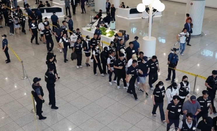 <b>캄보디아</b> 구금 한국인 60여명... <b>송환</b> 작전...즉시 체포 <b>수사</b>