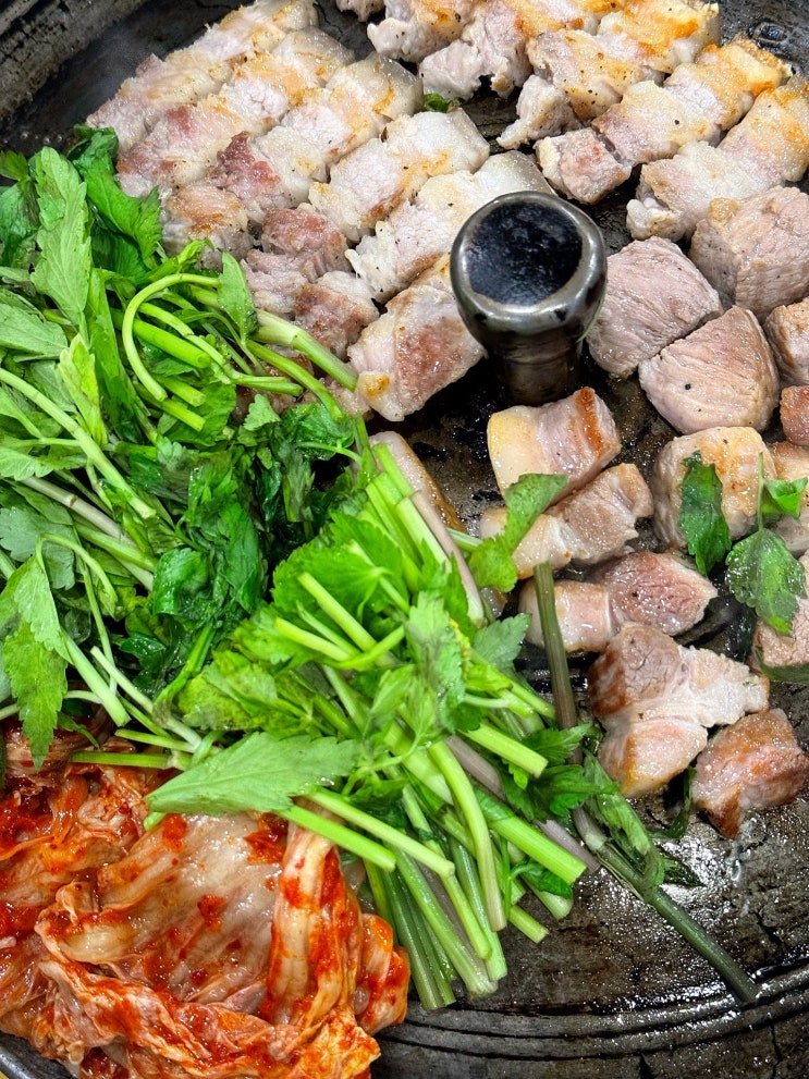  대구 봉덕동 맛집 솥뚜껑 미나리 삼겹살 함께 즐기는 목구멍 봉덕점