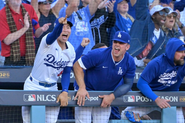 LA<b>다저스</b> NLCS 3연승 <b>오타니</b> 리드오프 3루타 <b>사사키</b> 로키... 