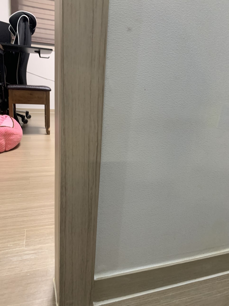 물먹은 나무 문틀 시트지 셀프 보수 시공 (송파)
