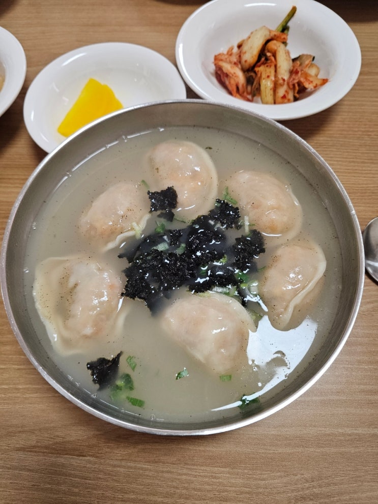  진천 송월 진한 떡만둣 국물 한 그릇에 마음까지 따뜻해지는 곳