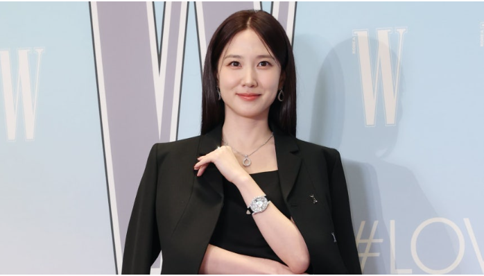 제20회 W코리아 <b>유방암 캠페인</b>, 찬란한 겉모습 뒤 숨은 <b>논란</b>... 