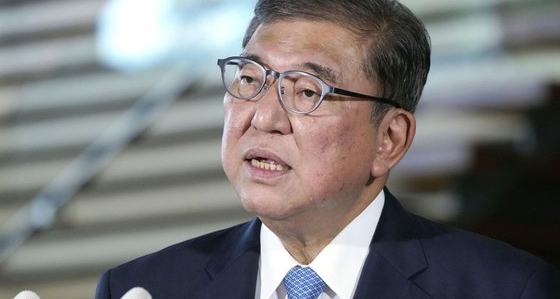 <b>야스쿠니</b> 신사 <b>공물</b> 봉납, <b>일본</b> 정치의 미묘한 조정
