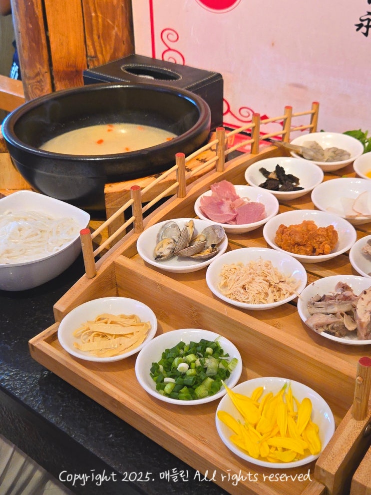  중국 운남성 자유여행 리장 고성 맛집 추천 久哥米线 지우거미시엔 쌀국수, 고기버섯만두, 미쉐빙청 메뉴추천