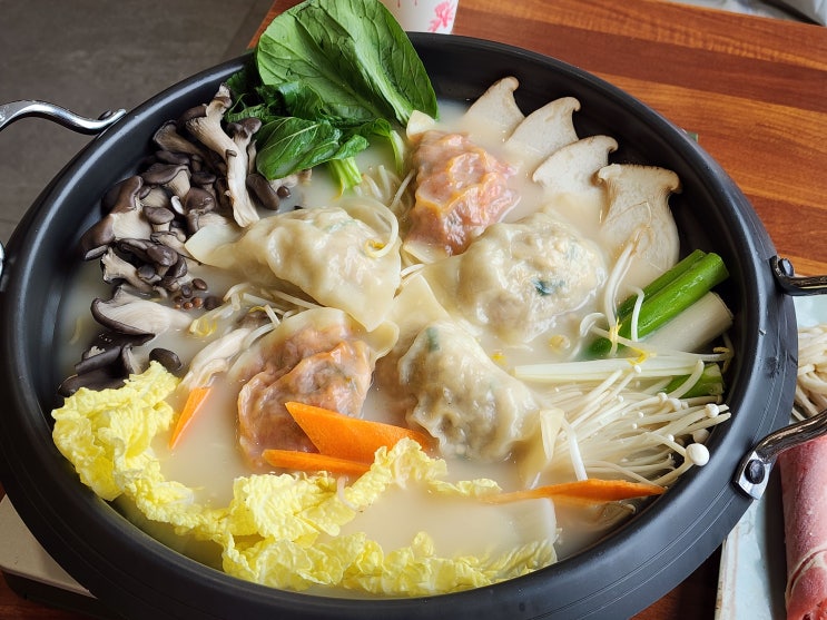  구리 장자호수공원역 맛집 ‘밀향기’에서 만난 만두전골