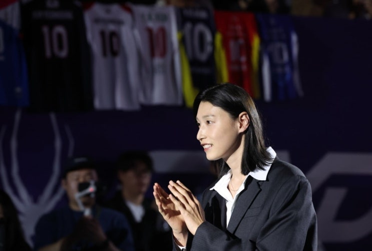 여자배구 전설 <b>김연경 은퇴식</b>, <b>영구 결번</b>