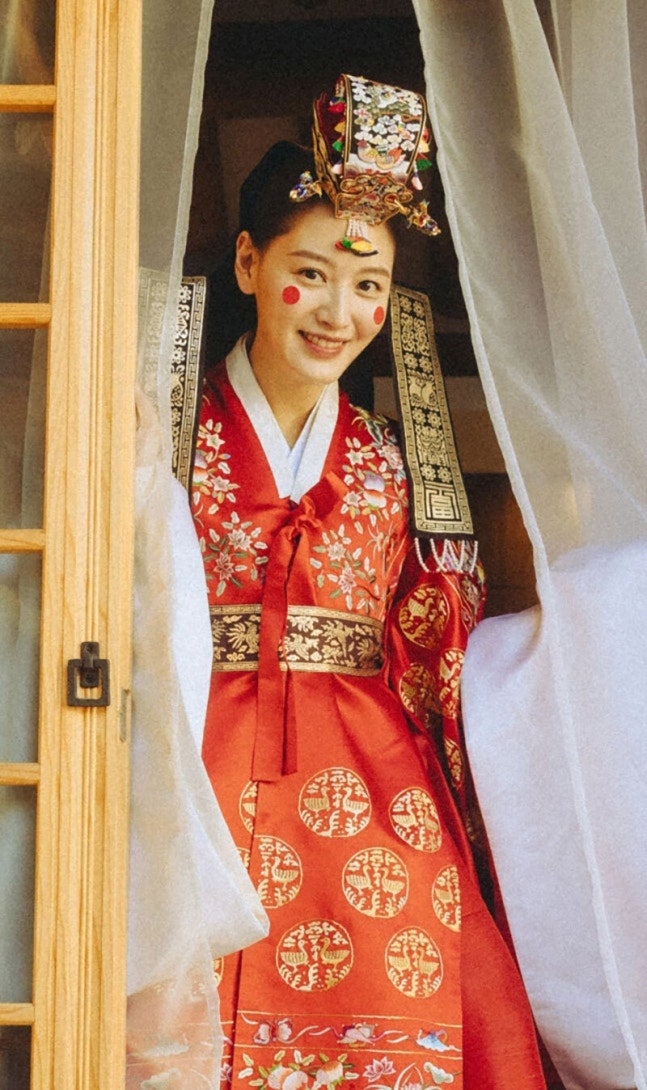 이미 결혼했다니…열애설 한 번 없이 조용히 가족식 올린 스타 김재경