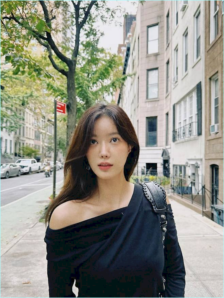  임수향 뉴욕 패션, 왜 '오프숄더'와 '카고 팬츠'를 함께 입었을까?