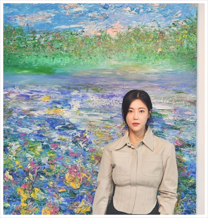 가수 솔비. 권지안 미술가로서 그림작품 1개당 2,300만원대.