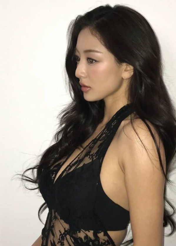  “뉴욕이 반했다”… 트와이스 지효, 우아함 폭발한 웨이브 헤어로 ‘시선 올킬’
