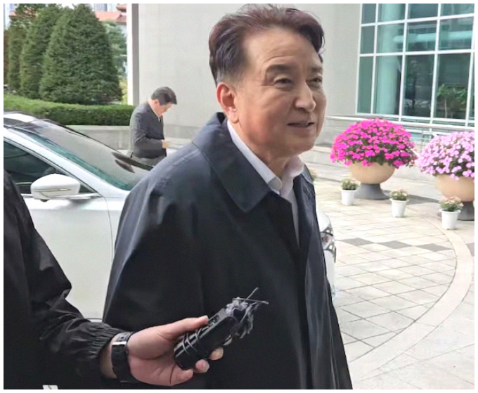 <b>김영환</b> 충북<b>지사 돈봉투</b> 수수 <b>의혹</b> 경찰 소환.