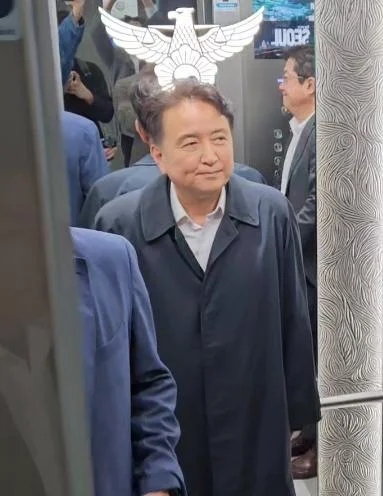 [속보] ‘<b>돈 봉투</b> 수수 의혹’ <b>김영환 충북지사</b> 경찰 소환... 